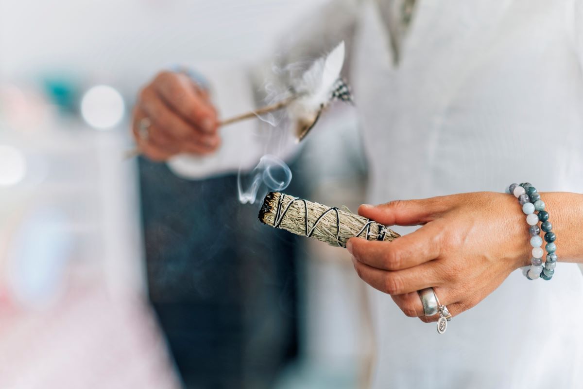 A salva ardente é utilizada em rituais de limpeza em várias culturas: Getty Images Sálvia ardente